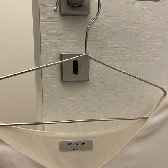 Aritzia Babaton Top Size Medium - Picture 3 of 3